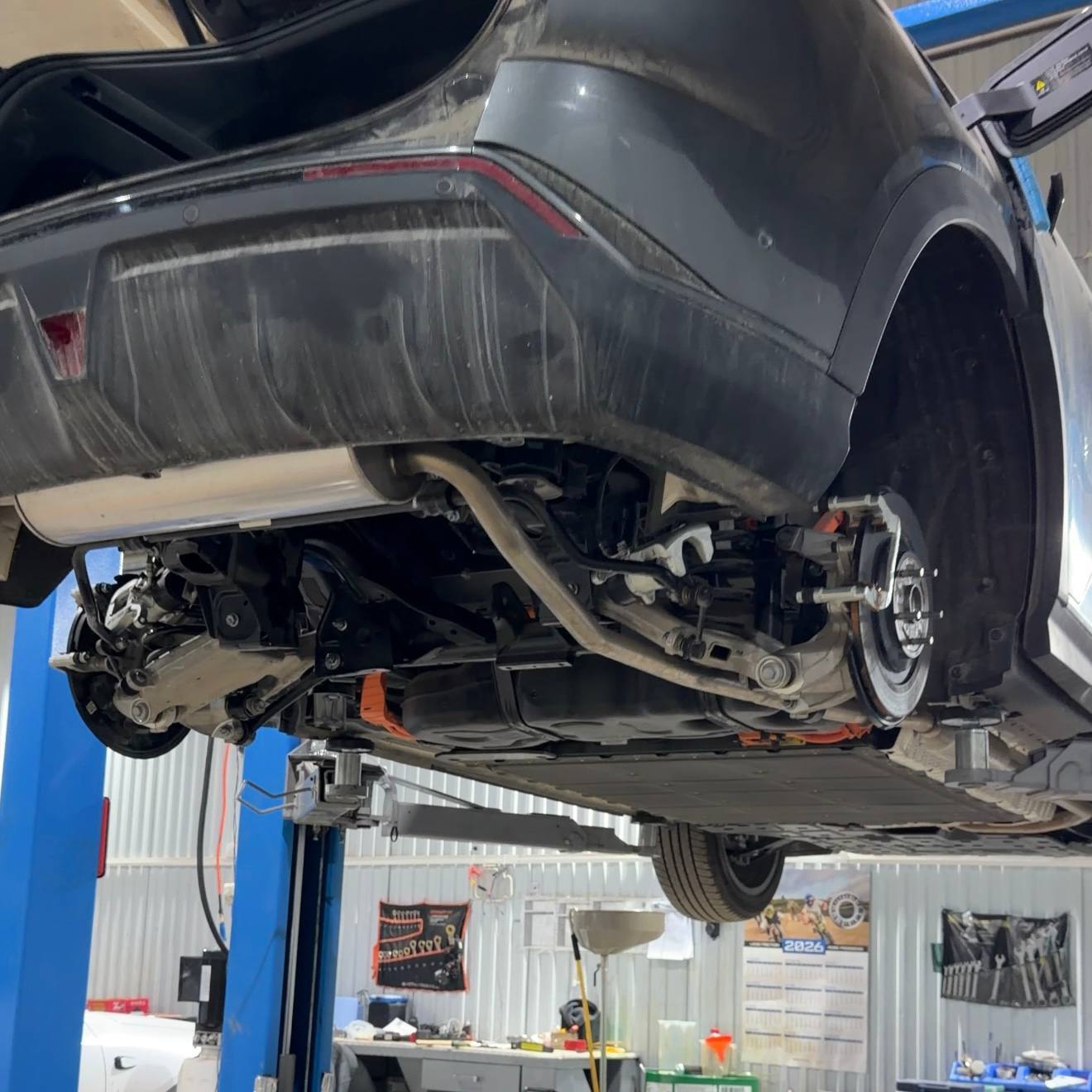 /zselectro/images/services/suspension-bolt-check/image-01.jpg